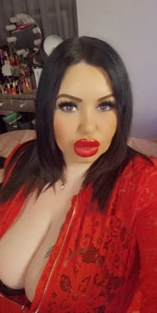 onlyfans webcam busty babe miamilf         