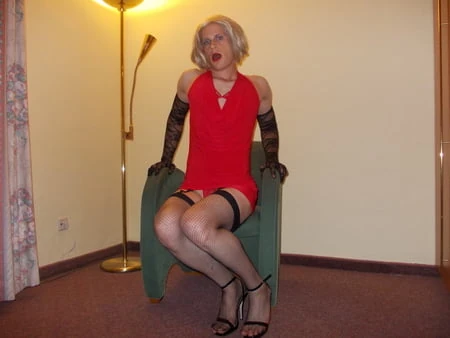 Sissy Karina is searching for Masters