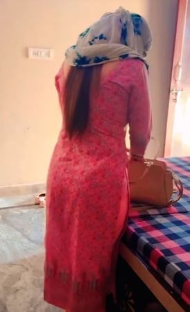 Hotel room sarvice Desi woman