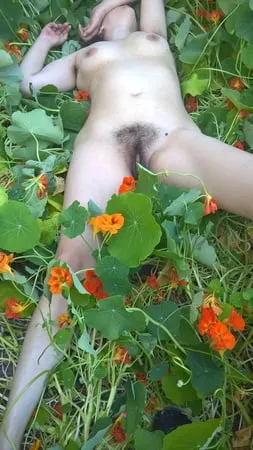 hairy milf joytwosex with flowers         