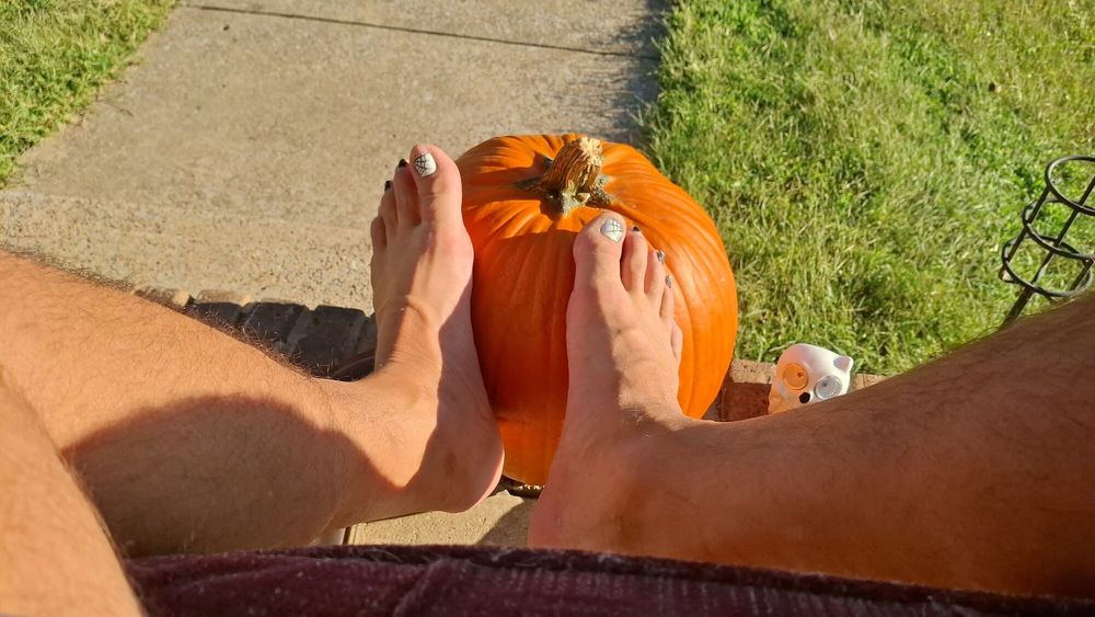 Pumpkin feet