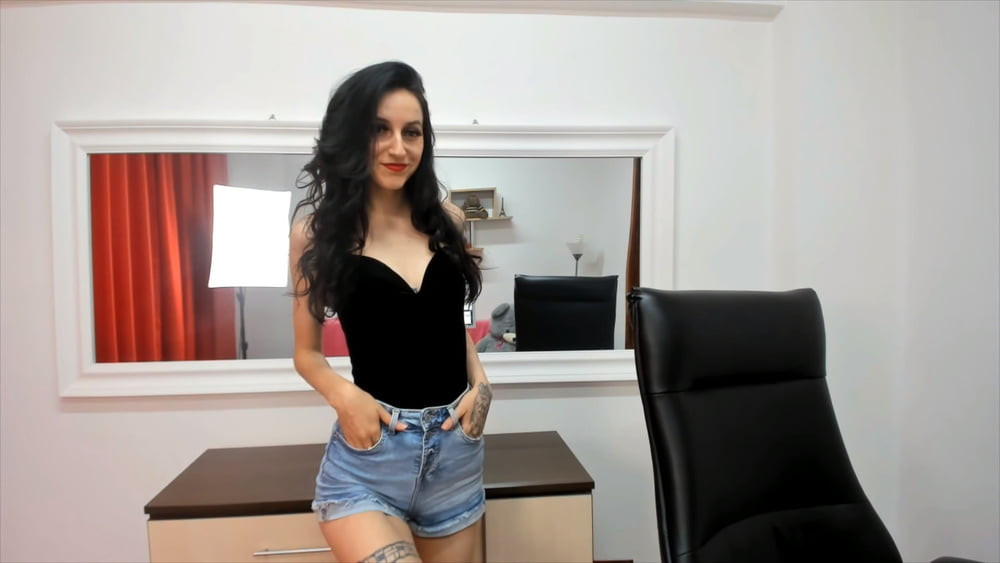 Check my girl friend live now !