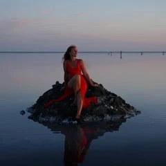 On the salt of the surface during sunset