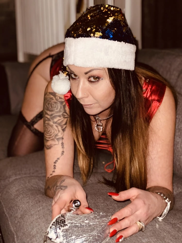 Sexy and awesome Christmas to all of u Huns! 3