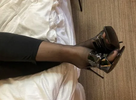 black mules and leggings masturbation         