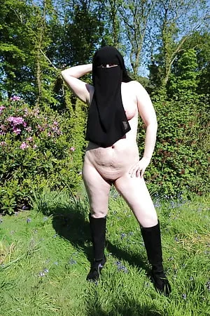 niqab and boots naked outdoors         