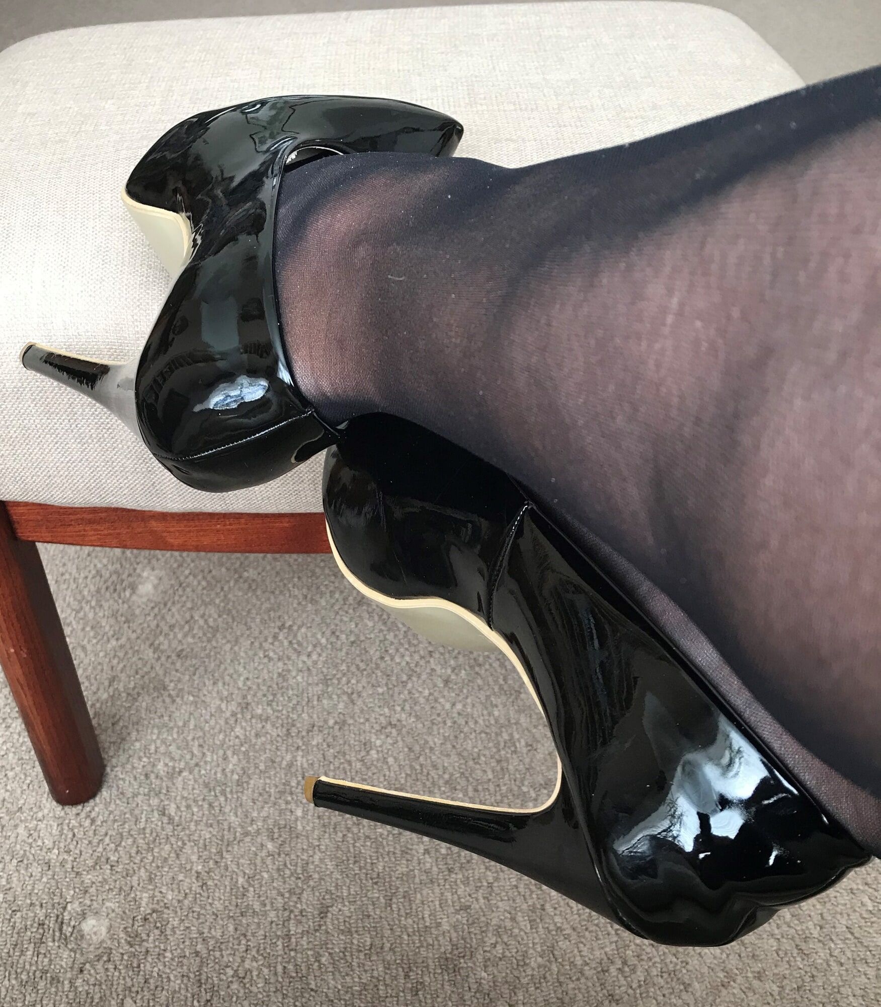 black tights & heels close-up #13