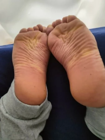 hornychubby feet soles wrinkled barefoot         