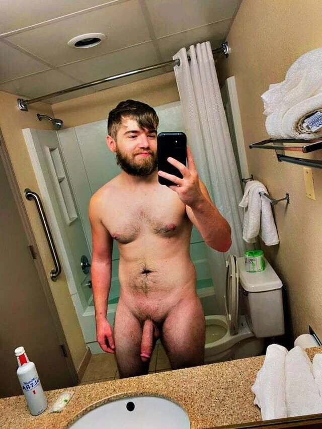 Ona va ogil hammomda jinsiy aloqada Transvestit qizning surati