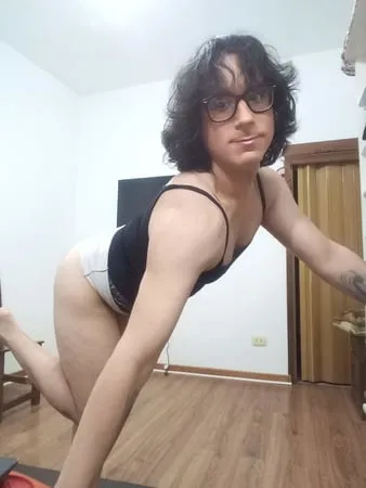 lara white sissy crossdresser         