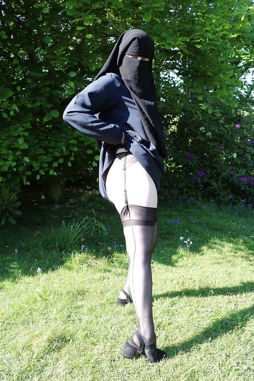 Muslim Burqa Niqab suspenders Outdoors Flashing  #9