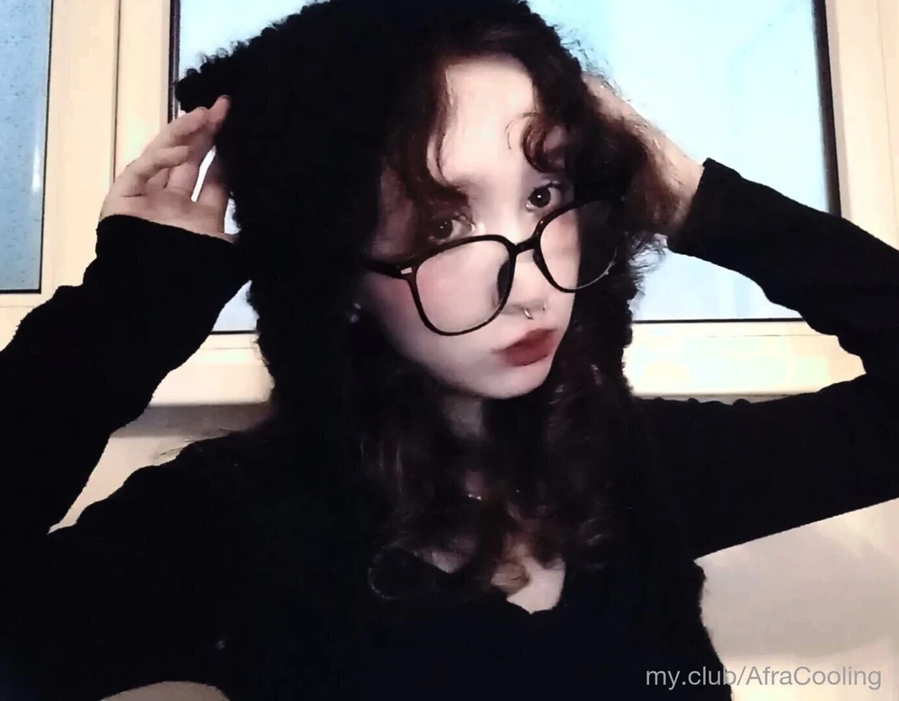 Evie Free Photos #6