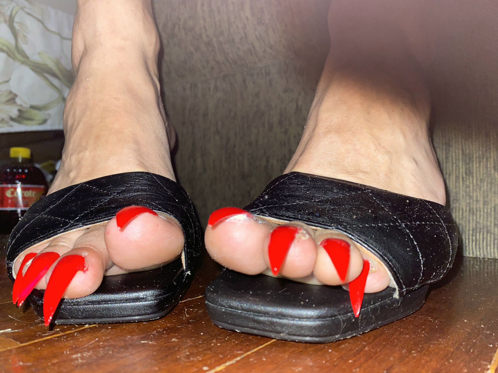 Some old pictures of my feet with long toenails, sandals... #19