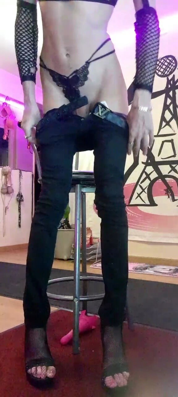 Une💣BomBe de Travesti Francaise fait un StripTease en LiVE #38