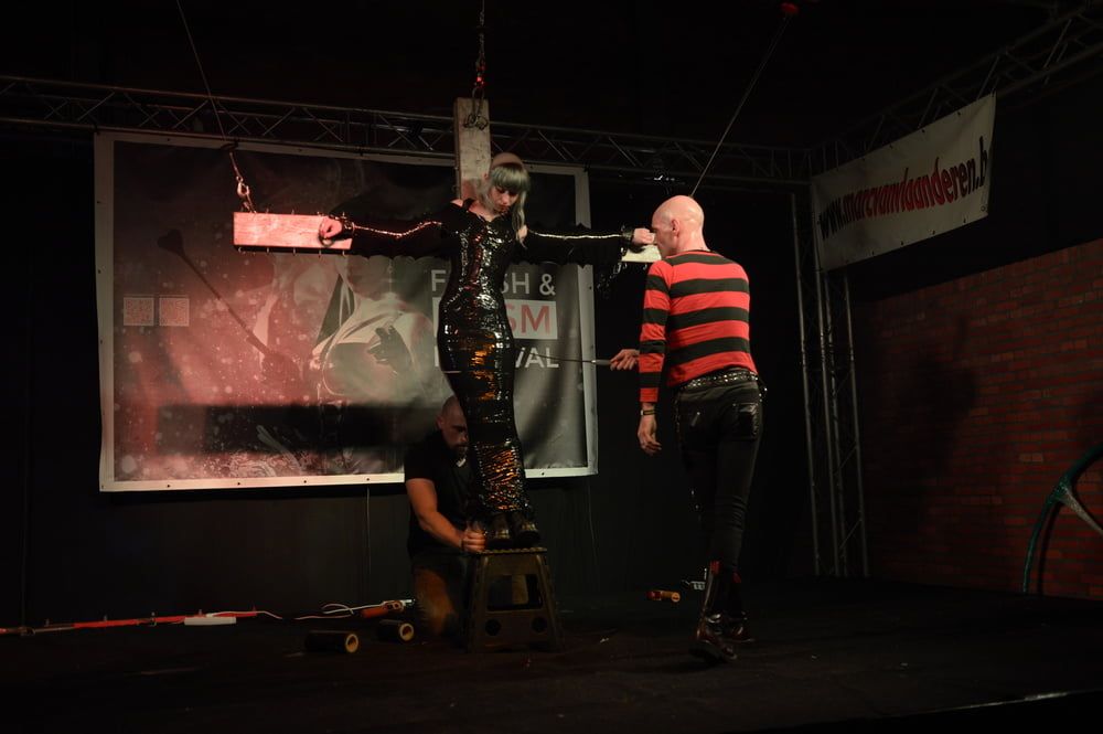  Show Cruxified Skinheadgirl au Fetish Festival VIII  #6