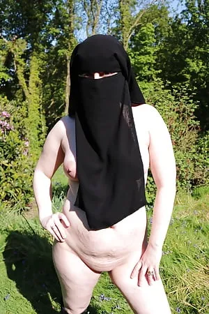 niqab and boots naked outdoors         