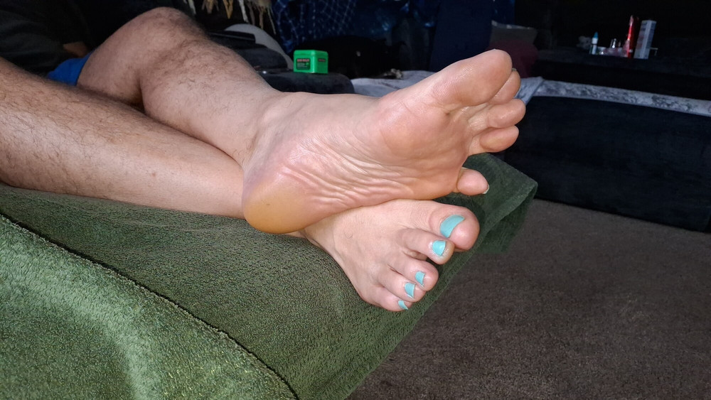 Would you suck my painted femboy toes and lick my soles?