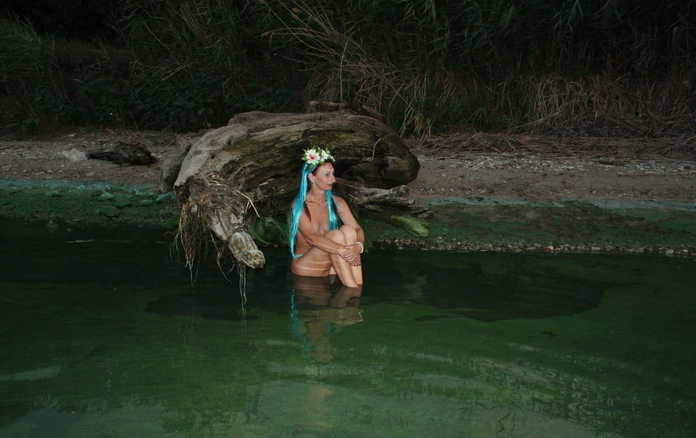 In the evening On the river with a turquoise shawl #23