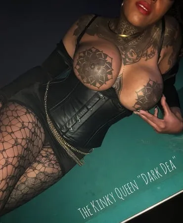 the kinky slut queen dark dea         