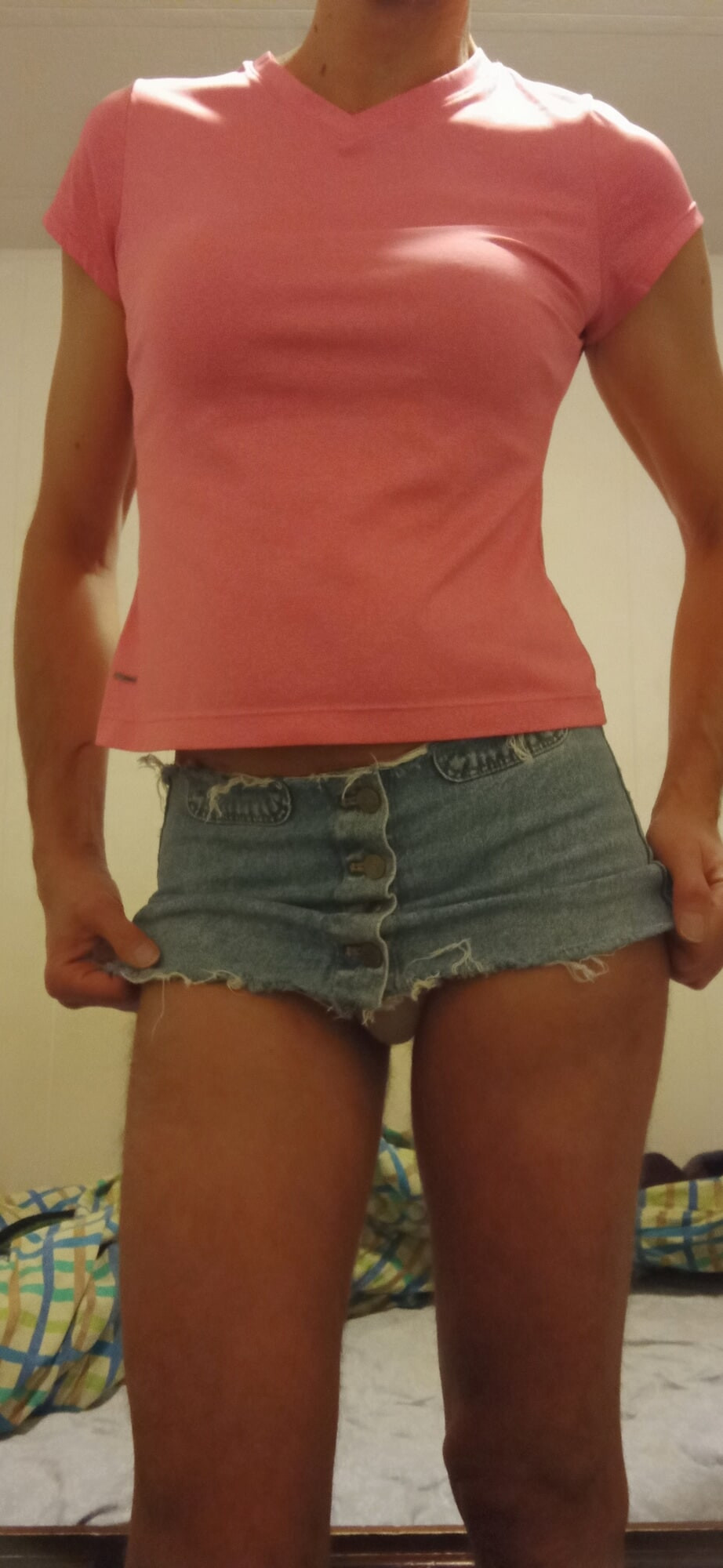 تنورة الدنيم المفضلة لسيدة ترانزيستور