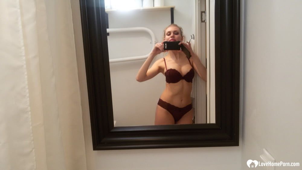 Blonde hottie knows how to take great selfies #6