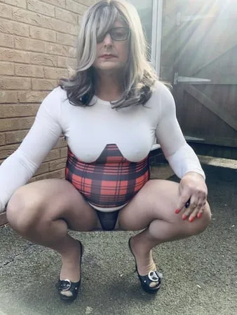 amateur crossdresser kelly cd in red checked dress nude pan         