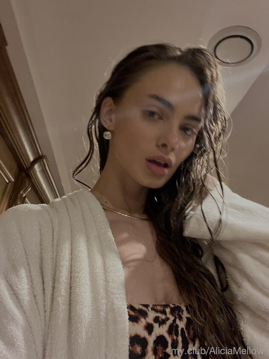AliciaMellow Free Photos #2