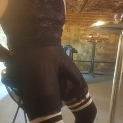 冬用の靴下を履く私