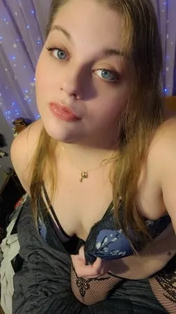 bbw playing in sexy blue lingerie and fishnets         