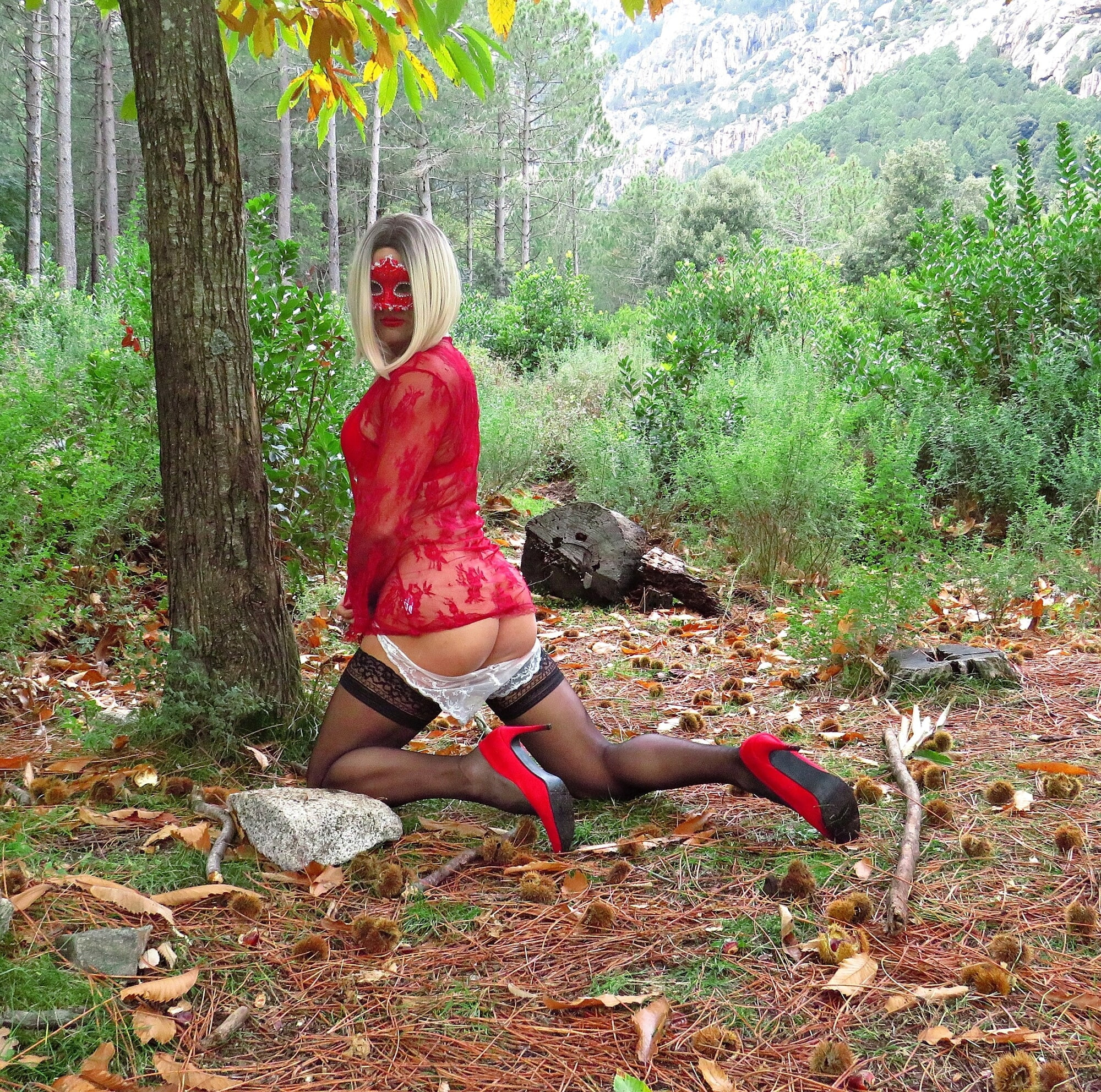 PERVERSIVE MILF IN PANTYHOSE AND HIGH HEELS #54
