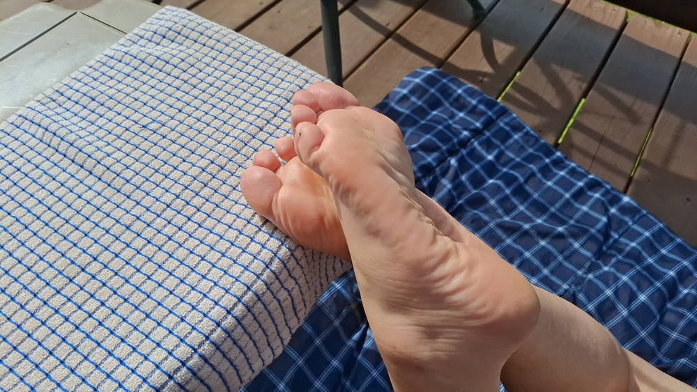 Cute feet in the sun #3 #4