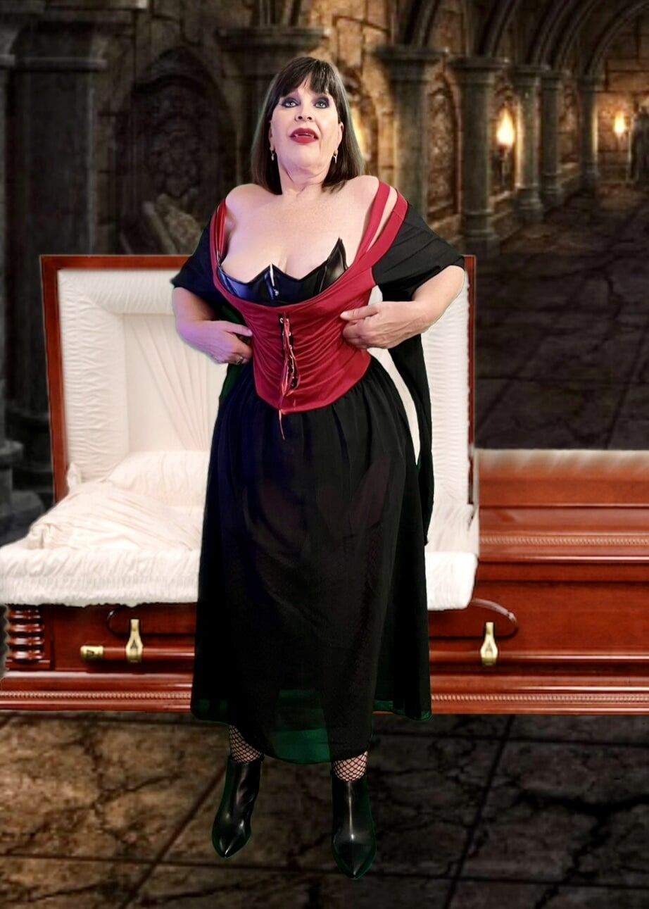 Granny Countess Dracula #19