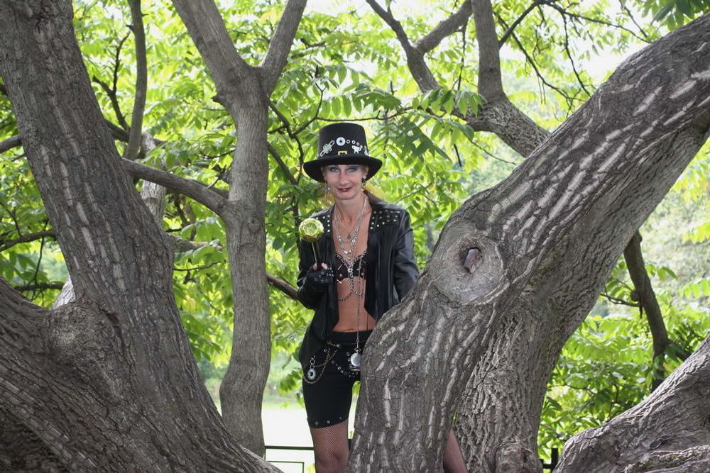 Clockpunk under the tree 2 #7