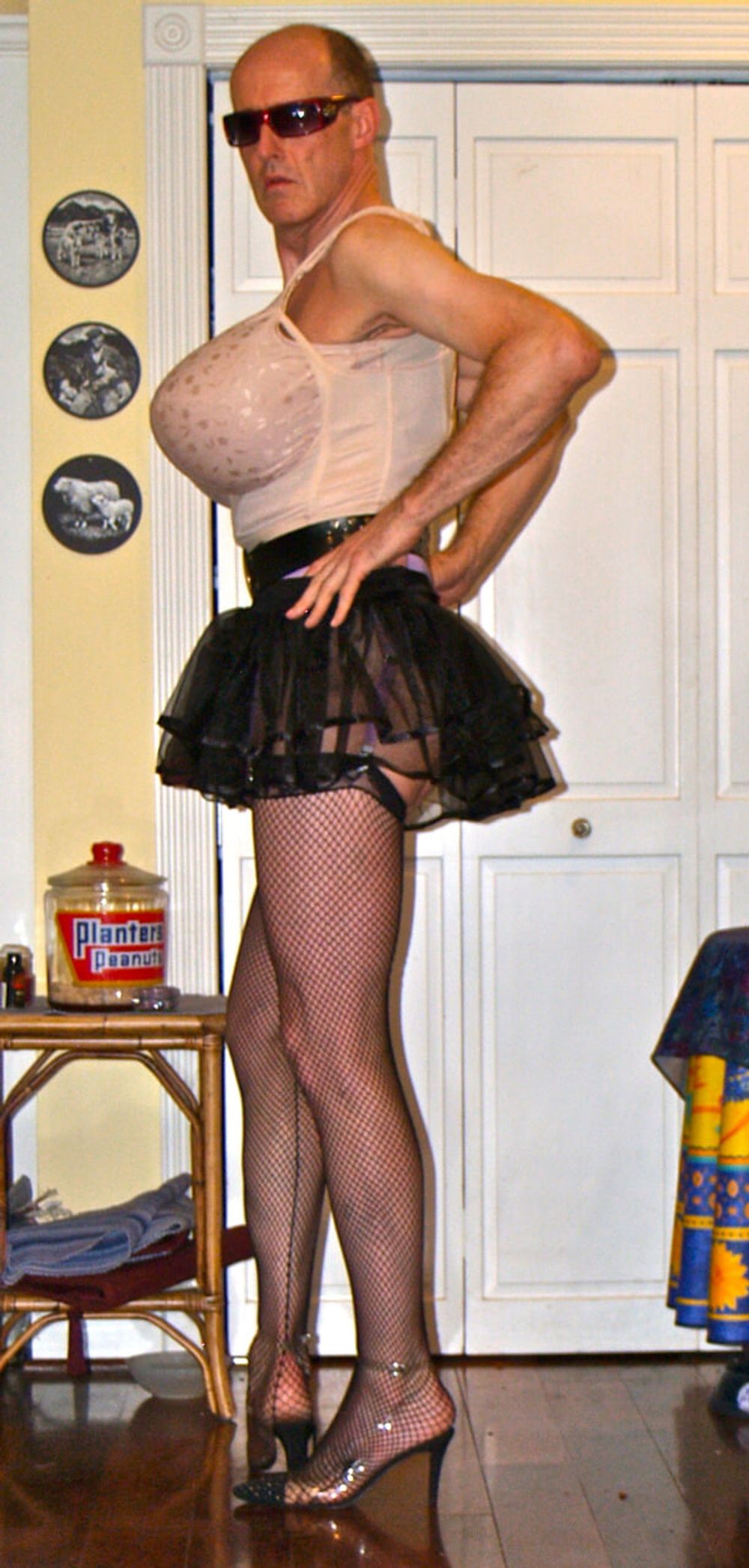 20110914 black tutu big bra #58