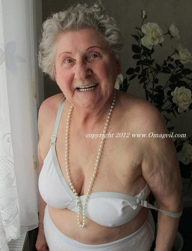 Amateur Grandmas Pictures #30