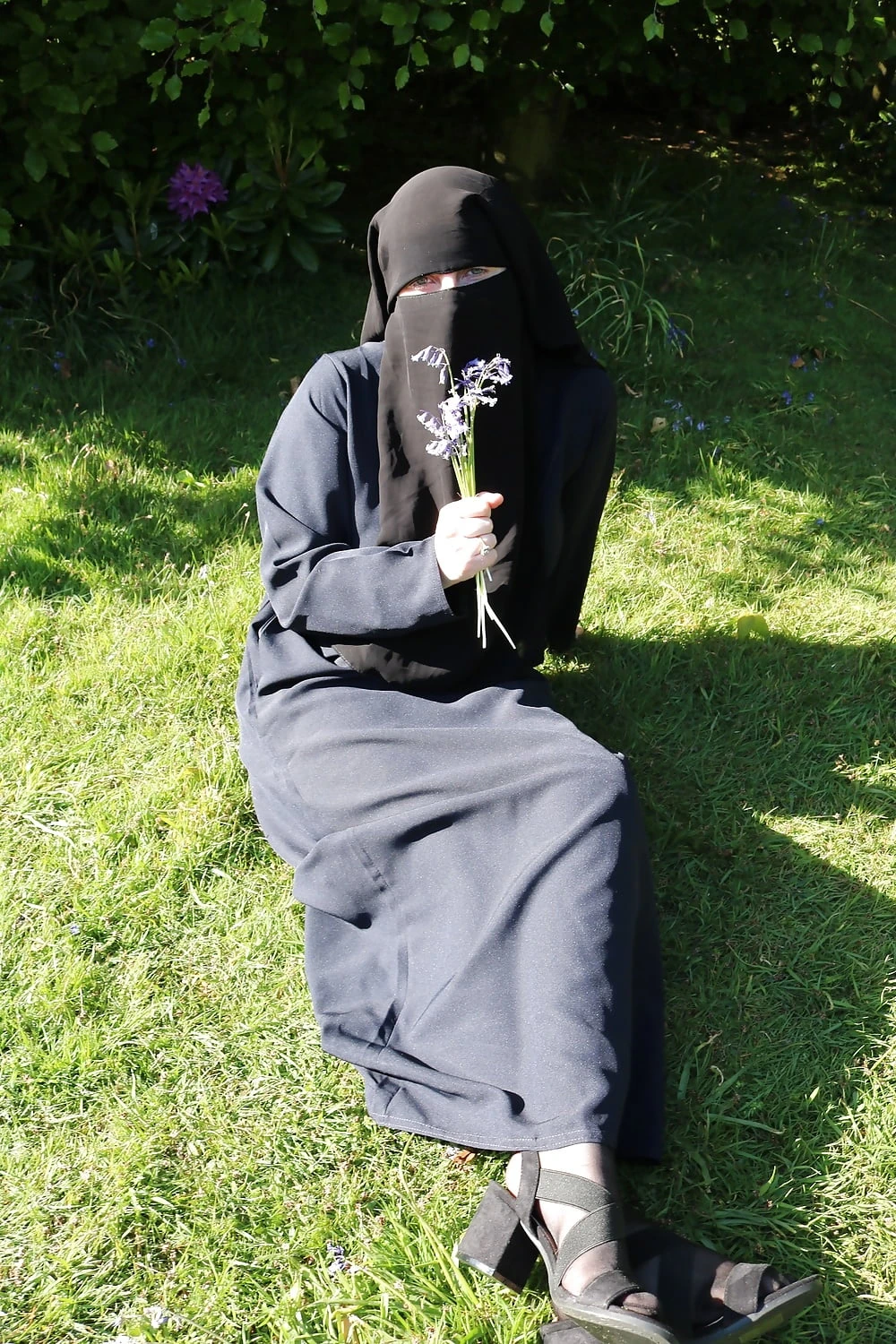 Muslim Burqa Niqab suspenders Outdoors Flashing  #41