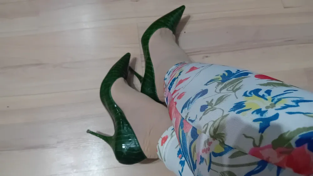 Crossdresser In Sexy Green Casadei Pointed Toe High Heels #11