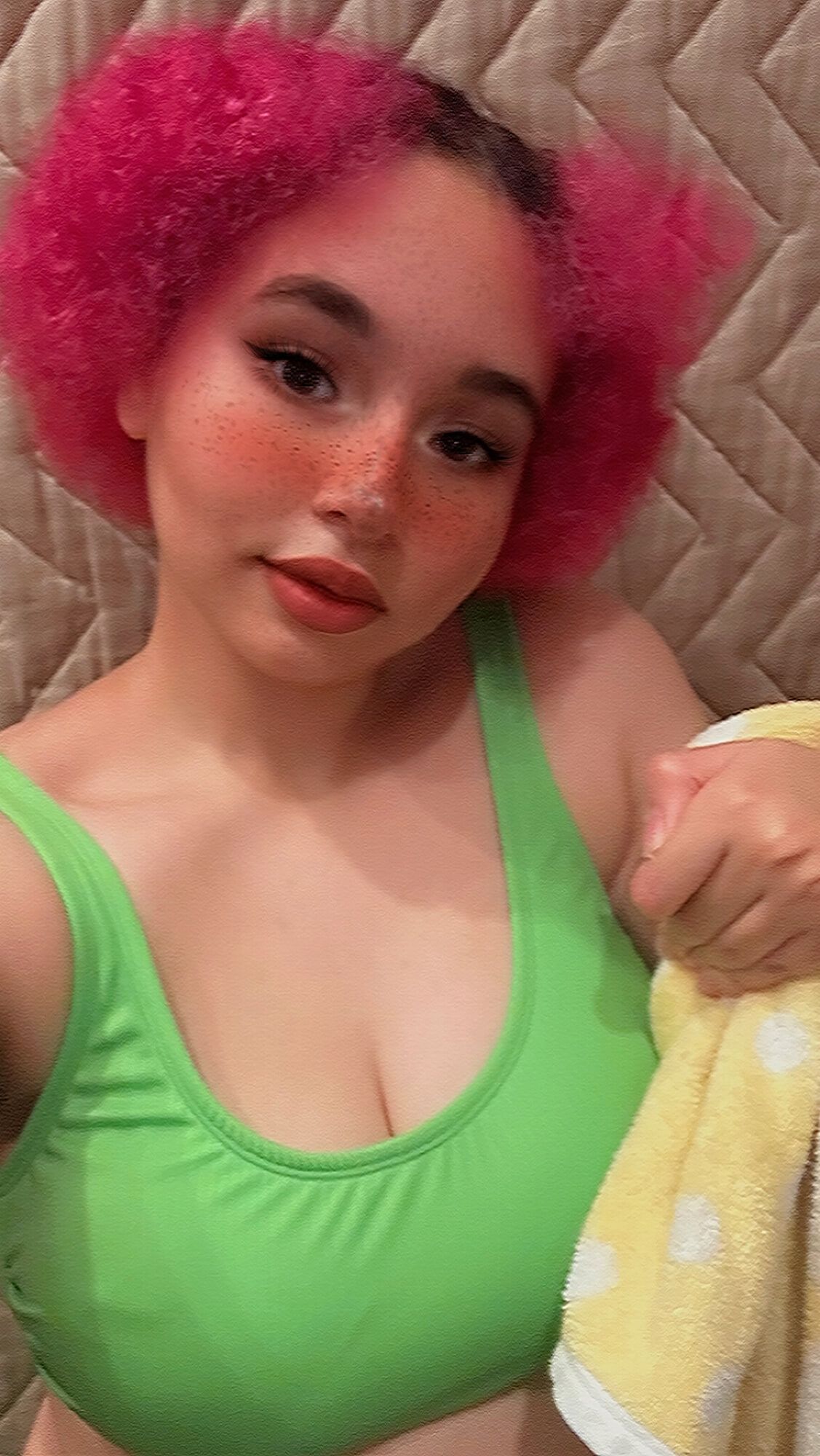 Cute chubby pink hair slut 