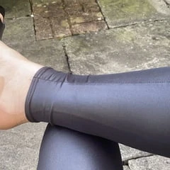 Dangling heels 