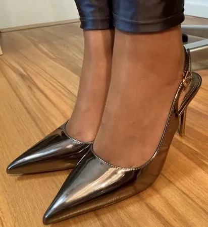 sling pumps and spandex leggings         