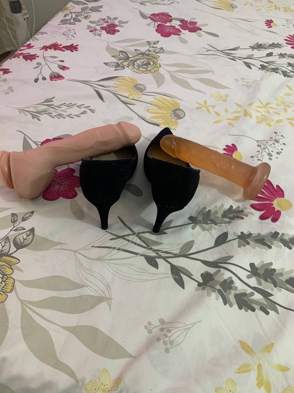 Tacones and Dildo for you baby