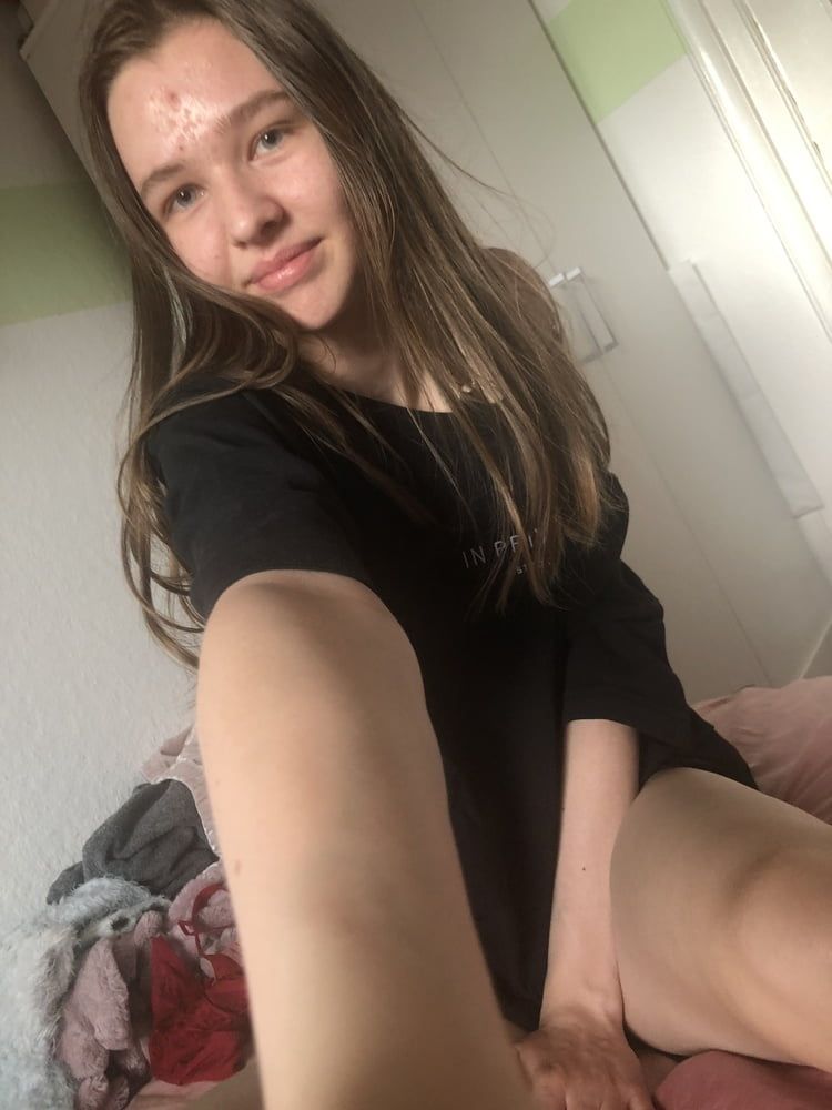 18yo skinny German Teen Girl, small tits, huge labia #4