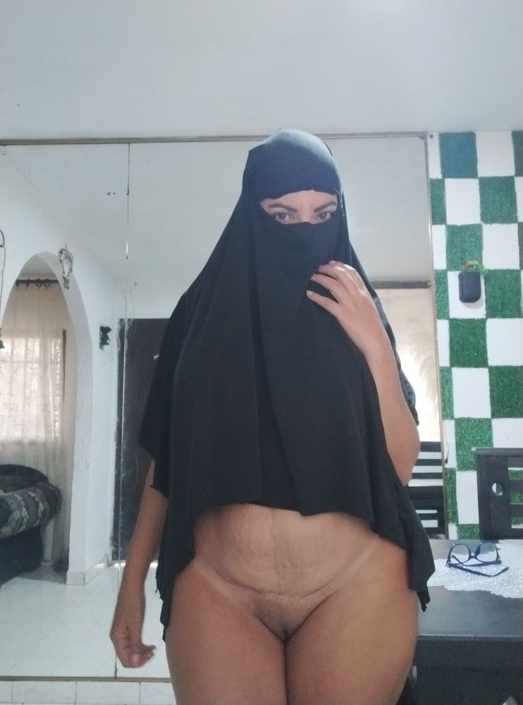 Amateur MILF Arab In Niqab Gone Wild Showing Big Tits, Pussy #3
