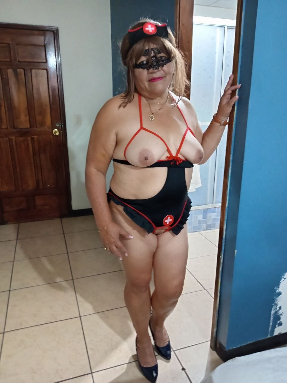 Mature nurse rich pussy  