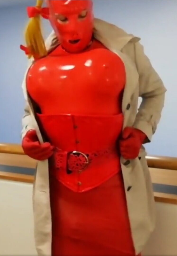 Alison in rubber #32