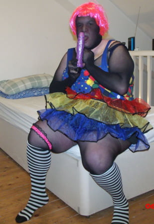 Tv-clownslet, nylon maskers en wat dildo-spel