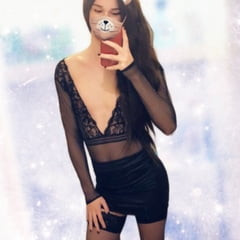 穿着尼龙和贞操带笼的娘娘腔变性脚