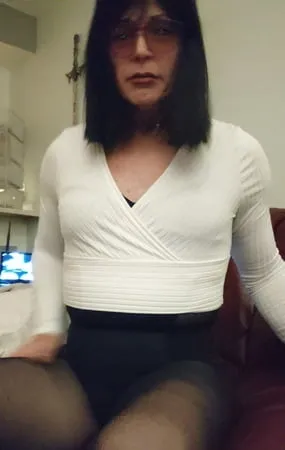 lisa in white crop top         