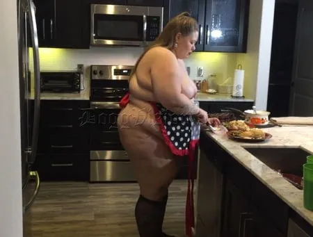 big booty blonde bbw cooking show         