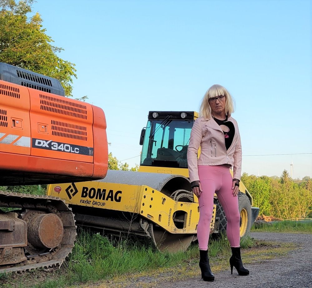 Tamara and the heavy equipment Tamara und das schwere Gerät  #19